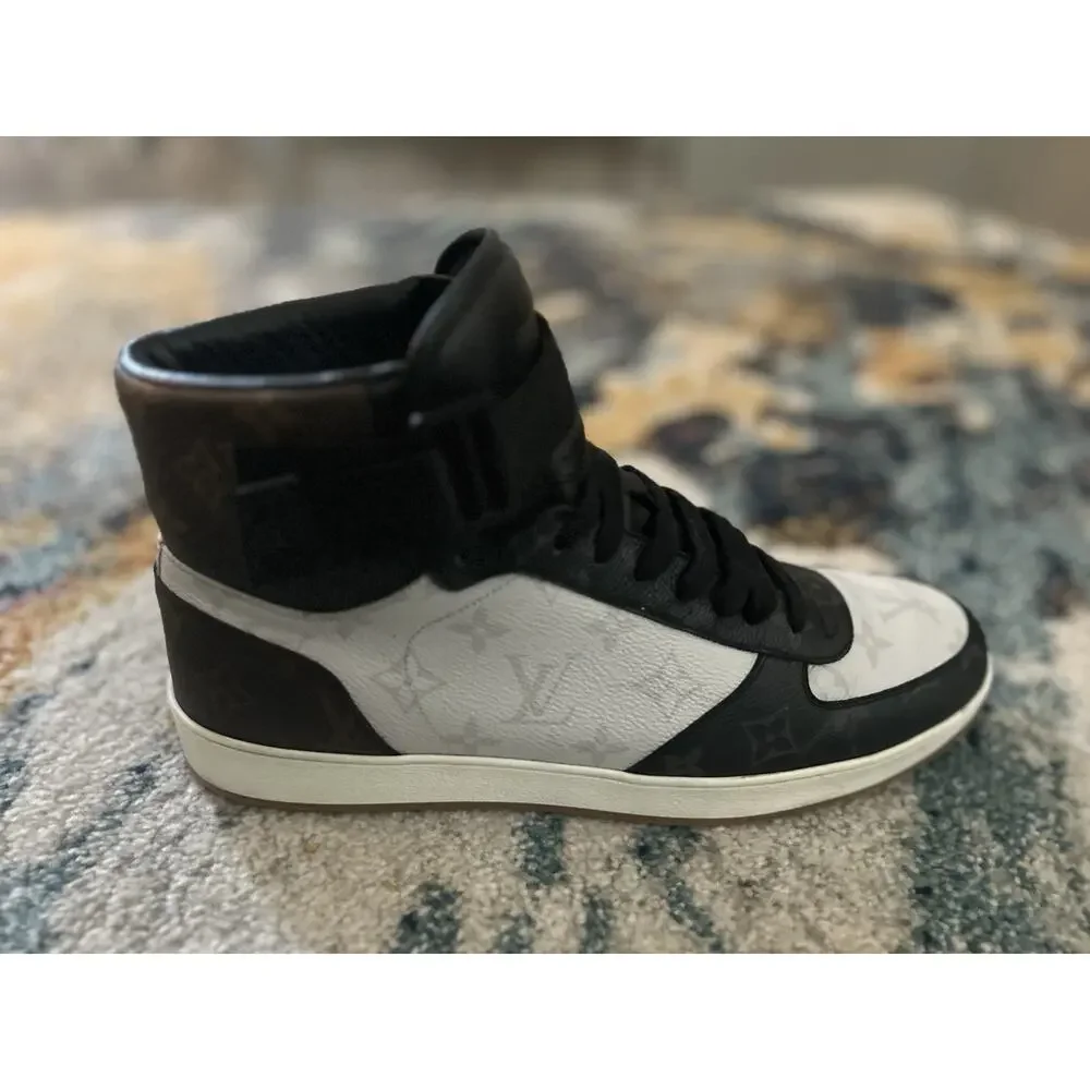 AUTHENTIC LOUIS VUITTON RIVOLI TRIPLE MONOGRAM SNEAKERS LV SZ 9(fits USA 10)